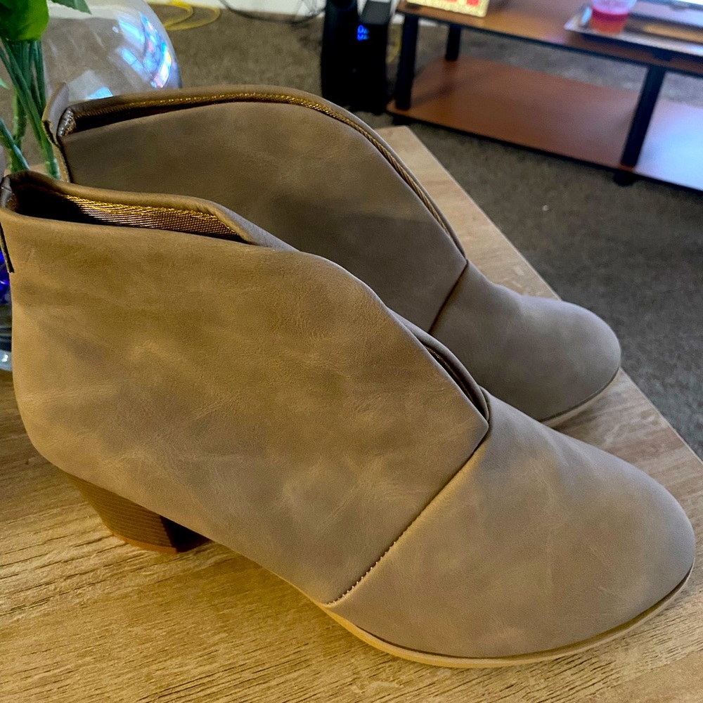 Noldares boots for women low heel brand new tan leather suede size 10